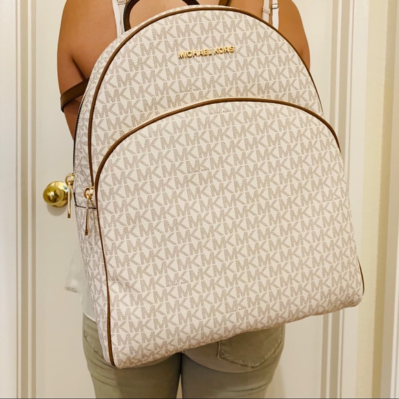 MICHAEL KORS LARGE ABBEY VANILLA ACORN BACKPACK - Picture 3 of 4